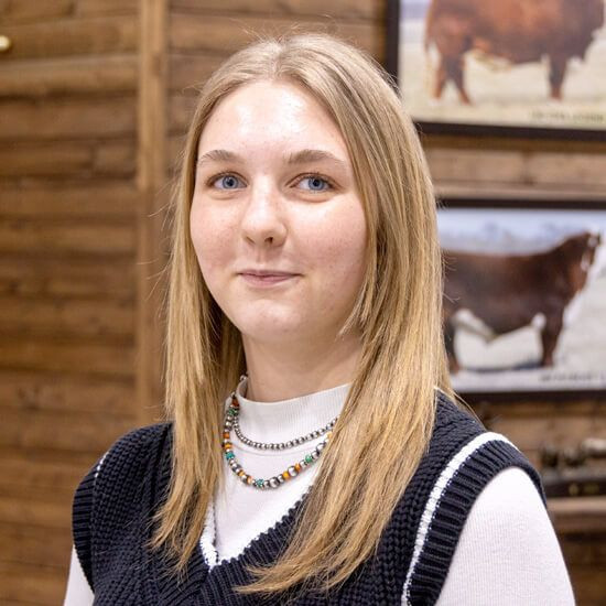 Bella-Hewitt-Undergraduate.jpg